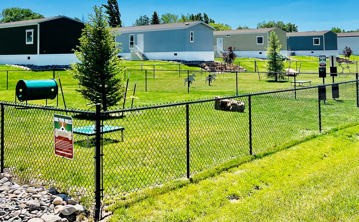 the hidden lake community amenities dog park
